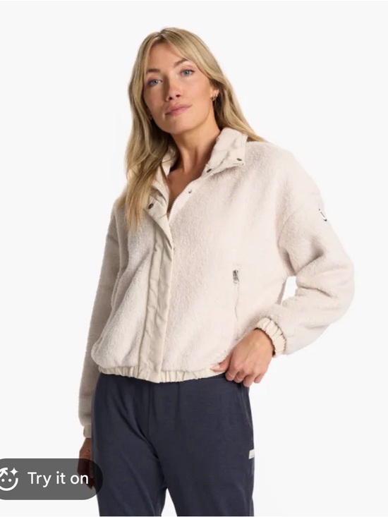 Vuori Jackets & Blazers - Vouri Highlands Sherpa Jacket size xs.   PTP is 25” will fit a medium